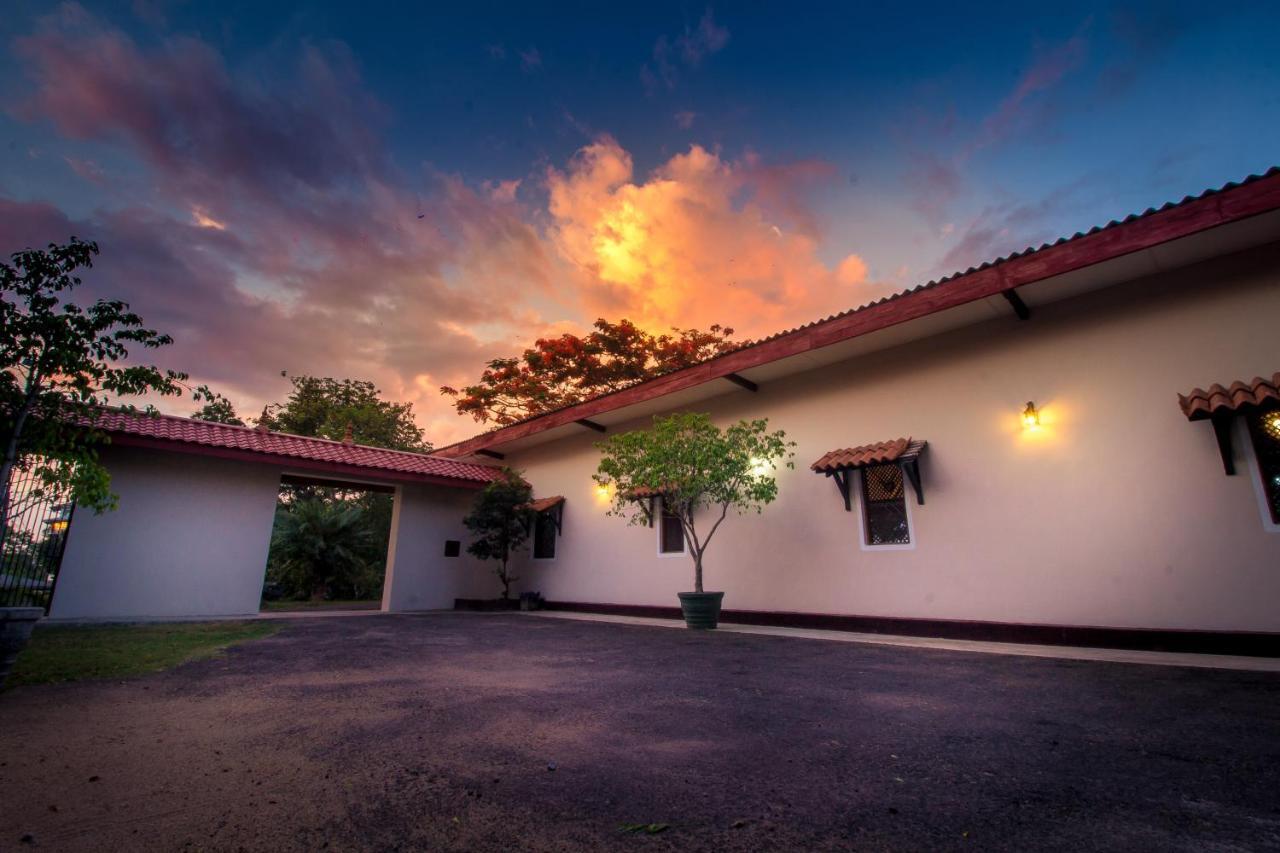 The Buena Vista Kandy Esterno foto